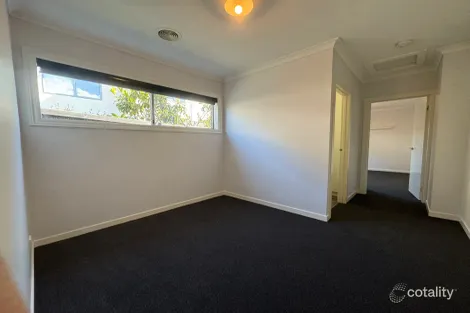 Property photo of 49 Como Parade Clyde North VIC 3978