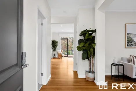 1 RIDGE RD, BERWICK, VIC 3806