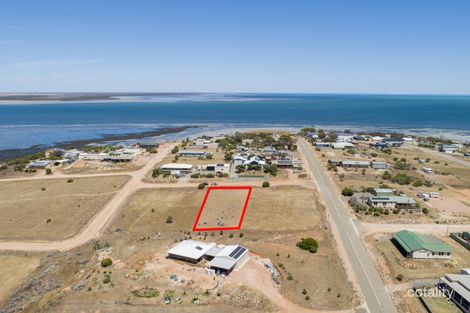 5 Hougomont Rd, Weeroona Island, SA 5495