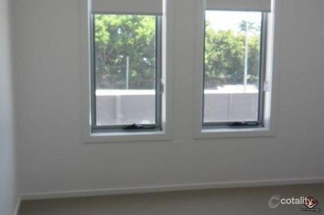 Property photo of 30 Halyard Crescent Hope Island QLD 4212