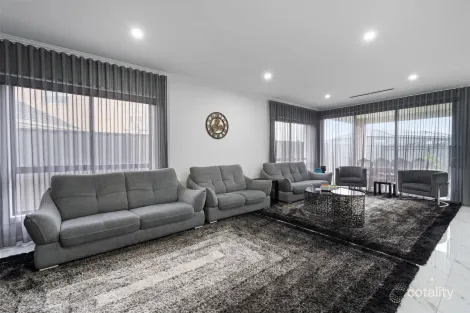 Property photo of 9 Koomba Crescent Greenvale VIC 3059