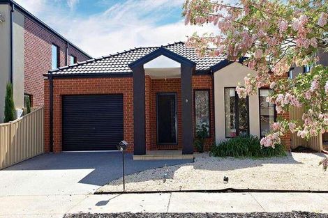 Property photo of 8 Clementson Drive Caroline Springs VIC 3023