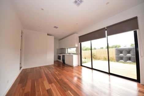 Property photo of 2/9 Tarella Drive Mount Waverley VIC 3149