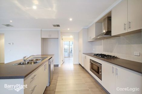 Property photo of 8 Windermere Boulevard Pakenham VIC 3810