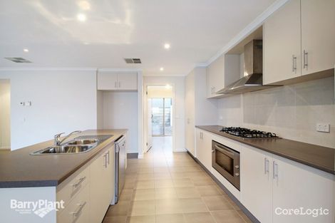 Property photo of 8 Windermere Boulevard Pakenham VIC 3810