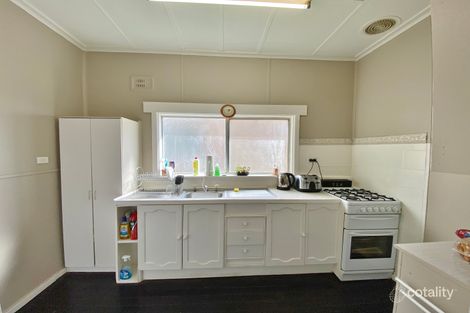 Property photo of 10 Currawong Street Young NSW 2594