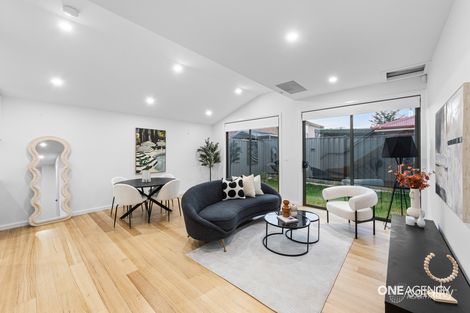 2/2 Rosscommon Pl, Seabrook, VIC 3028