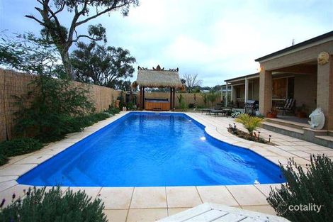 Property photo of 27 Lauren Court Table Top NSW 2640