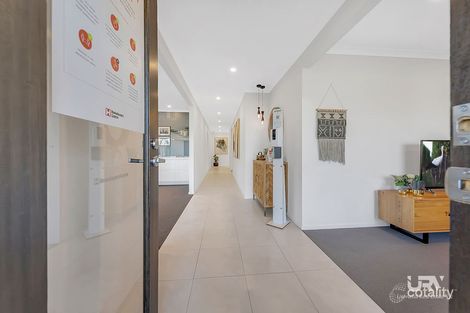 Property photo of 75 Whitfield Crescent Craigieburn VIC 3064