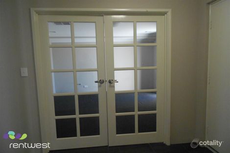 Property photo of 15 Goldfinch Bend Harrisdale WA 6112