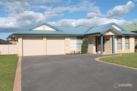 17 Carrington Park Dr, Nowra, NSW 2541