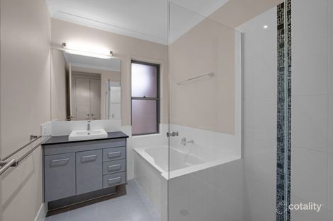 Property photo of 13 Heslop Place Burnside QLD 4560
