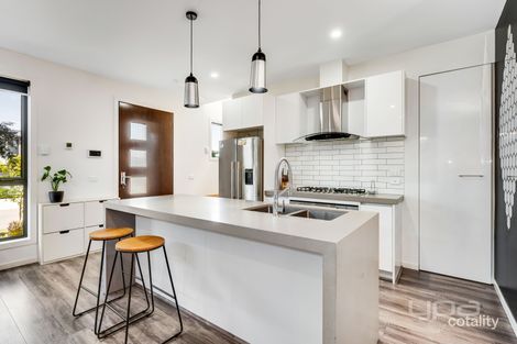 Property photo of 1/3 Courtyard Way Roxburgh Park VIC 3064