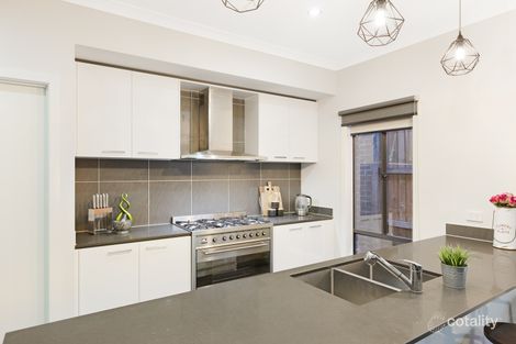 Property photo of 38 Strathalbyn Chase Wollert VIC 3750