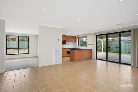 Property photo of 16 St Helens Avenue Lake Gardens VIC 3355