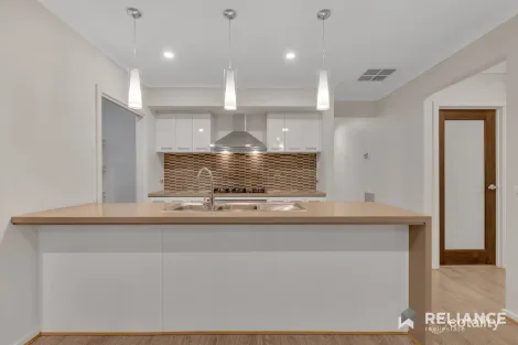 Property photo of 25 Springlands Crescent Fraser Rise VIC 3336