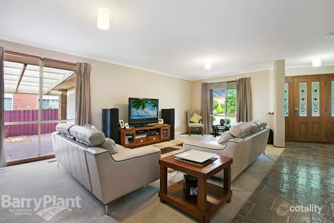 Property photo of 11 Mayfair Crescent Narre Warren VIC 3805