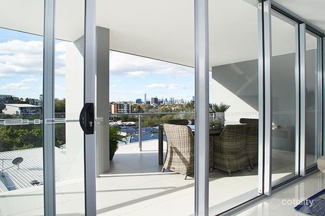 Property photo of 16 Kings Road Taringa QLD 4068