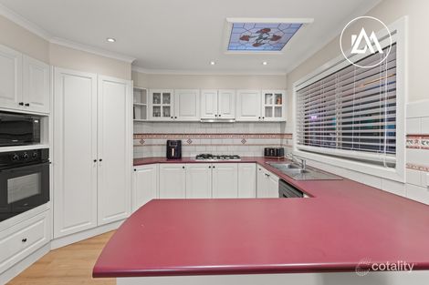 Property photo of 27 Wattle Bird Way Langwarrin VIC 3910