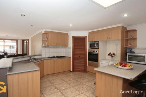 Property photo of 31 Aquila Grove Roxburgh Park VIC 3064