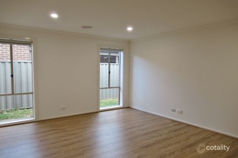 Property photo of 17 Beagle Street Cranbourne East VIC 3977