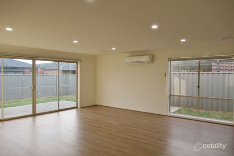 Property photo of 17 Beagle Street Cranbourne East VIC 3977