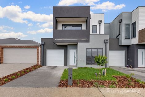 Property photo of 2B Heath Place Pakenham VIC 3810