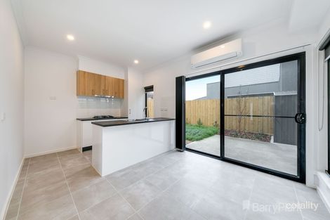 Property photo of 2B Heath Place Pakenham VIC 3810