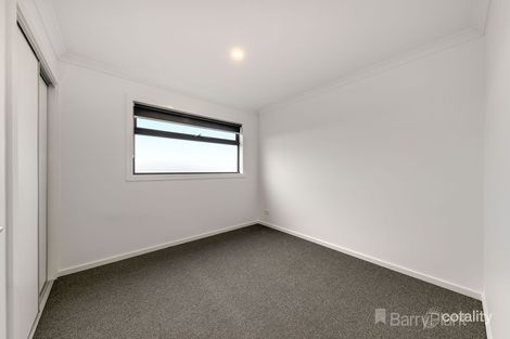 Property photo of 2B Heath Place Pakenham VIC 3810