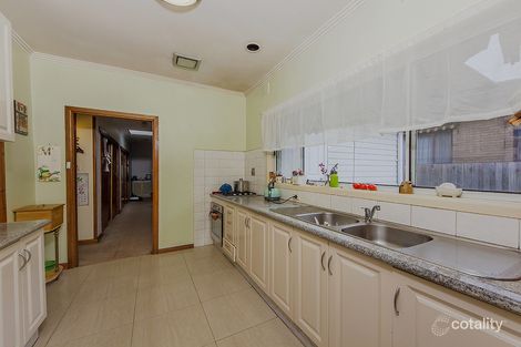 Property photo of 2 Curtin Street St Albans VIC 3021