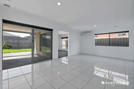 Property photo of 15 Priscilla Place Pakenham VIC 3810