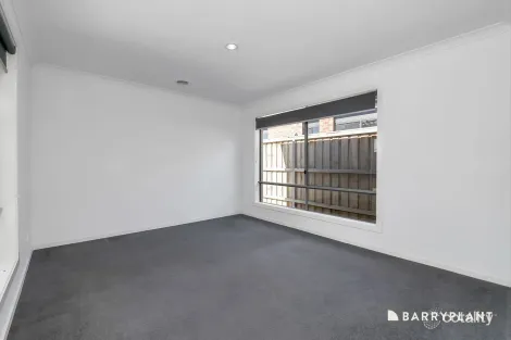 Property photo of 15 Priscilla Place Pakenham VIC 3810