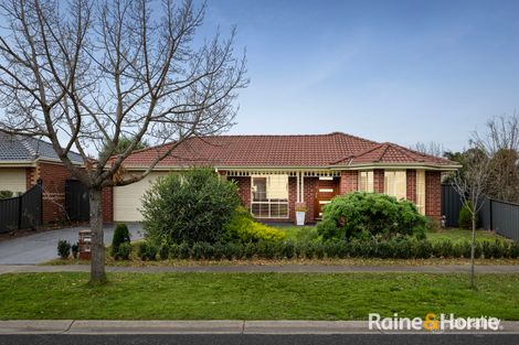 13 BANJO PATERSON CIR, POINT COOK, VIC 3030
