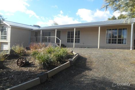 9 Campaspe Dr, Woodend, VIC 3442