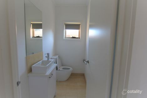 Property photo of 2 Chava Place Springvale South VIC 3172