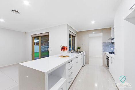 Property photo of 13 Daintree Retreat Caroline Springs VIC 3023