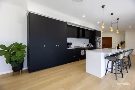 Property photo of 18 Waterway Crescent Dubbo NSW 2830