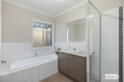 Property photo of 2/8 Glencoe Street Kennington VIC 3550