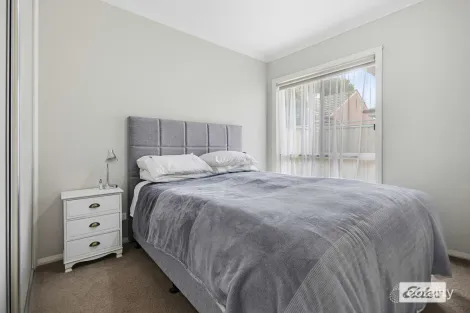 Property photo of 2/8 Glencoe Street Kennington VIC 3550