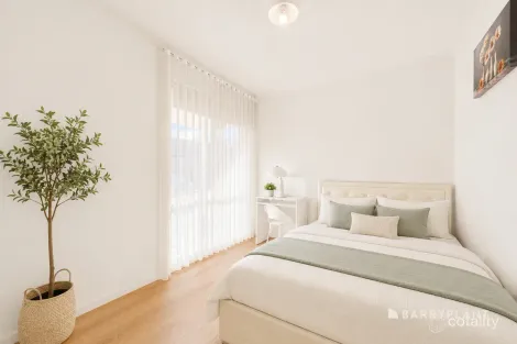 Property photo of 2/4 Greenlaw Crescent Berwick VIC 3806