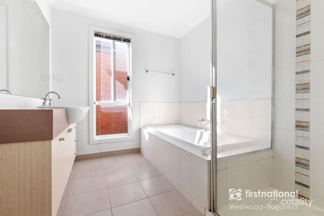 Property photo of 16 Bianca Boulevard Tarneit VIC 3029