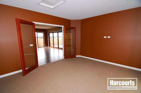 Property photo of 44 Nature Circuit Cranbourne North VIC 3977