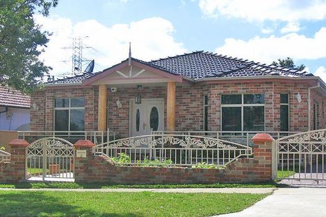 3 Robinson St, Greenacre, NSW 2190