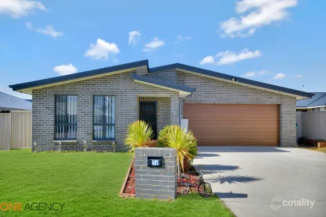 Property photo of 16 Hallaran Way Orange NSW 2800