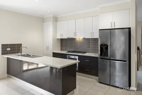 Property photo of 41 Nantha Way Brookfield VIC 3338