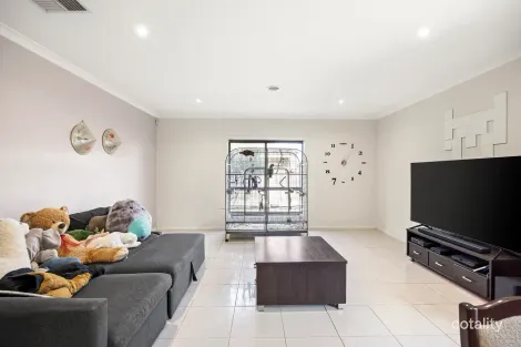 Property photo of 41 Nantha Way Brookfield VIC 3338