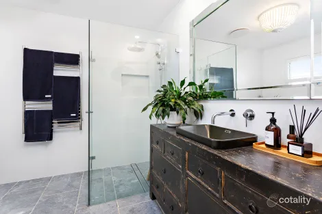 Property photo of 28 Eureka Avenue Kiama Downs NSW 2533