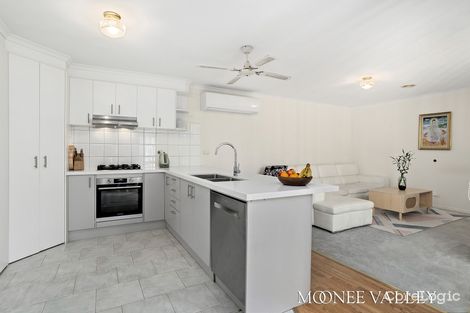 Property photo of 34A Robson Avenue Avondale Heights VIC 3034