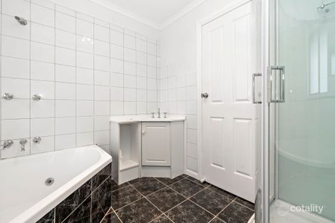 Property photo of 5 Rassay Court Frankston VIC 3199