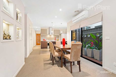Property photo of 27 Viewside Crescent Craigieburn VIC 3064